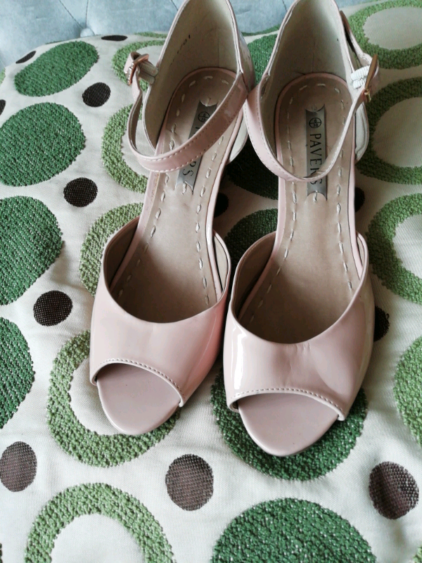 pavers cream shoes